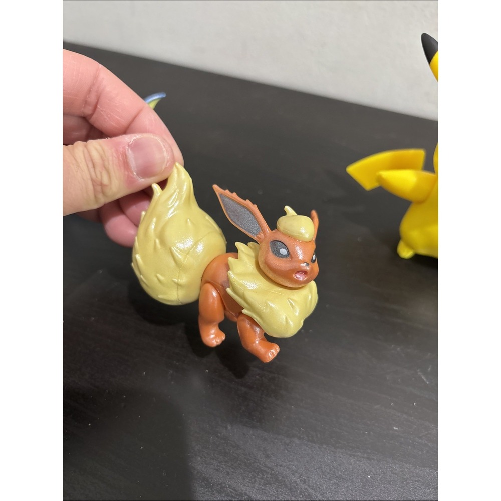 Pokemon Kanto Eeveelutions Vaporeon Jolteon Flareon Pikachu Figure Toys WCT 2019 - Picture 4 of 11
